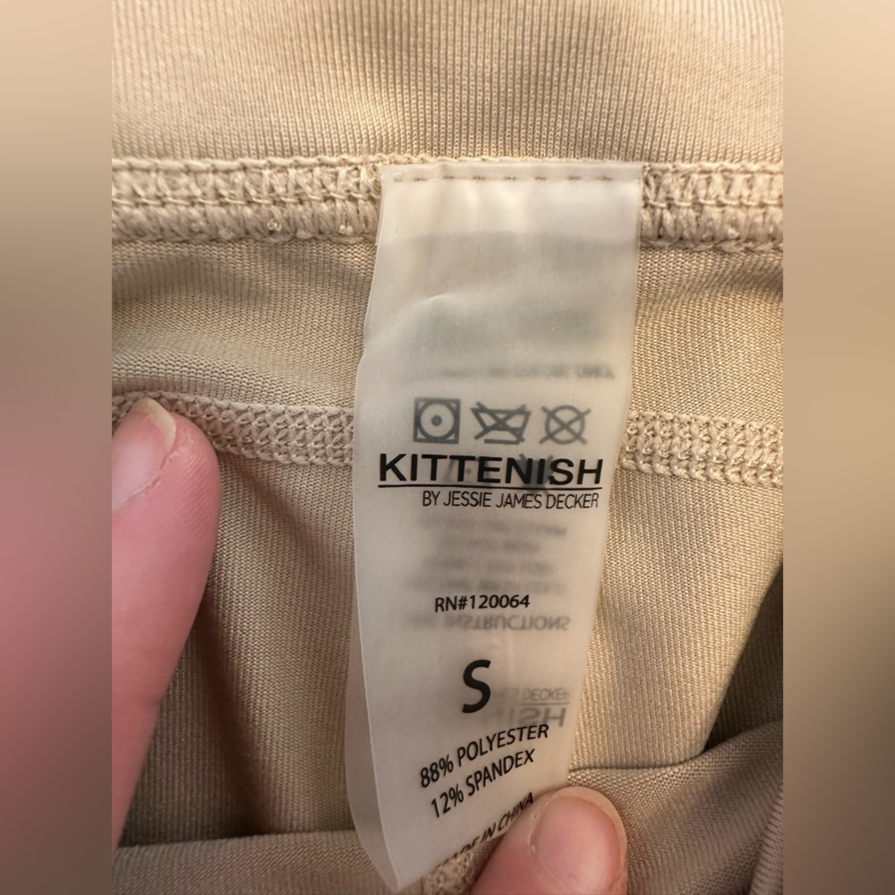 NWOT KITTENISH TAN HIGH WAIST LEGGINGS WITH BUTTON DETAIL - Size Small SKU:157 - Picture 4 of 7